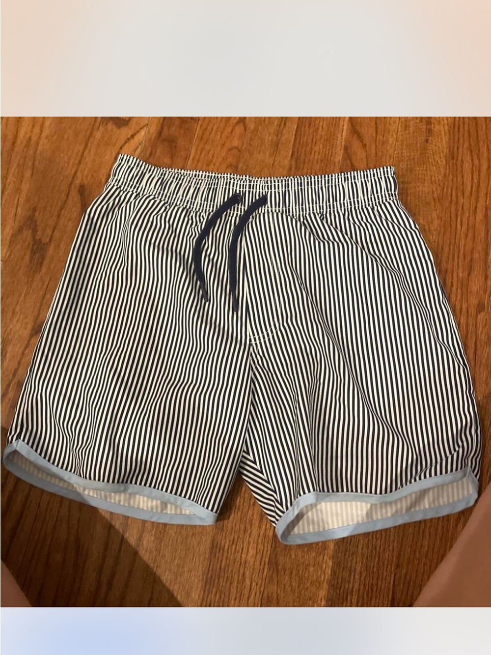 Minnow boys navy stripe boardie, size 13/14 EUC